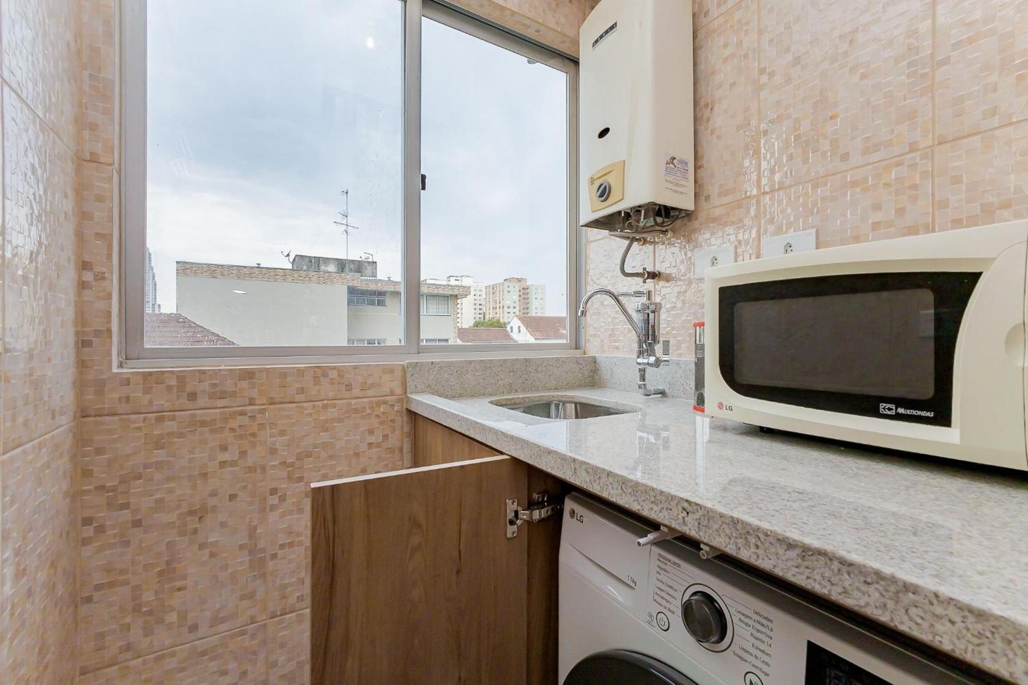 Ed. Viana Do Castelo | Largo Da Ordem E Shopping Mueller | Gonzaga Apartment *