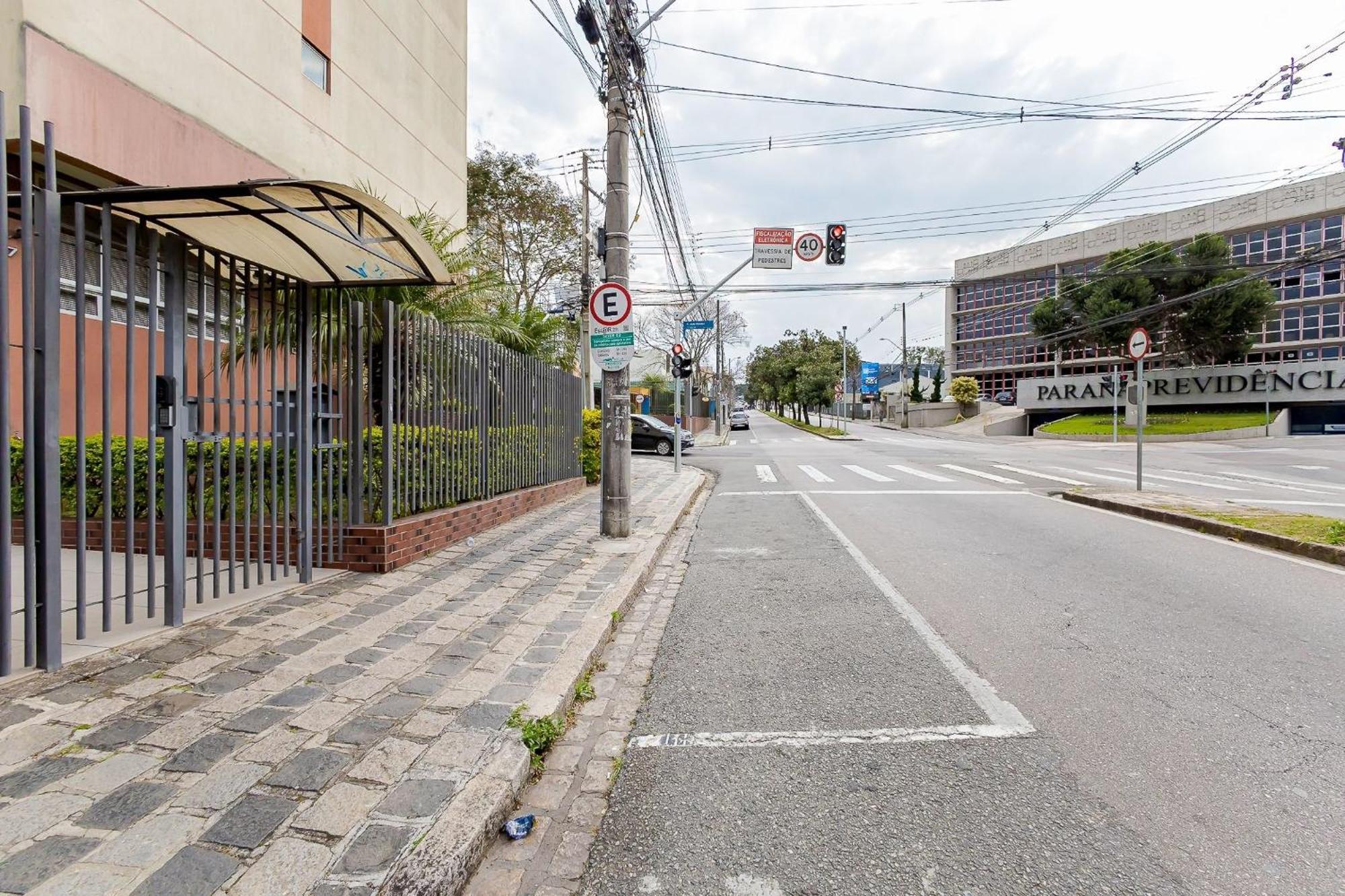 Ed. Viana Do Castelo | Largo Da Ordem E Shopping Mueller | Gonzaga Apartment Curitiba